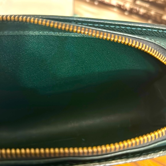 Louis Vuitton briefcase Taiga Green edition Is coming with the personal wallet. - Picture 8 of 10
